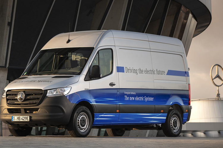  Mercedes-Benz eSprinter chạy điện mới ra mắt nhắm đến khách hàng là những người có nhu cầu giao nhận hàng hóa.