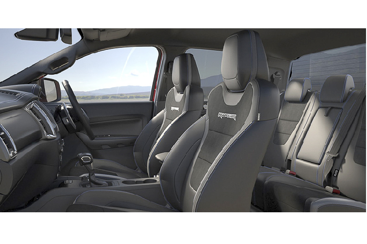 Cụ thể, Ranger Raptor giúp cho những người muốn chơi off road có thể dễ dàng tiếp cận với các công nghệ của Ford F-150 Raptor hơn qua việc sử dụng chung hộp số tự động 10 cấp dùng lẫy chuyển số, 6 chế độ lái trong công nghệ Terrain Management System (TSM) dành cho nhiều điều kiện đường on/off road.