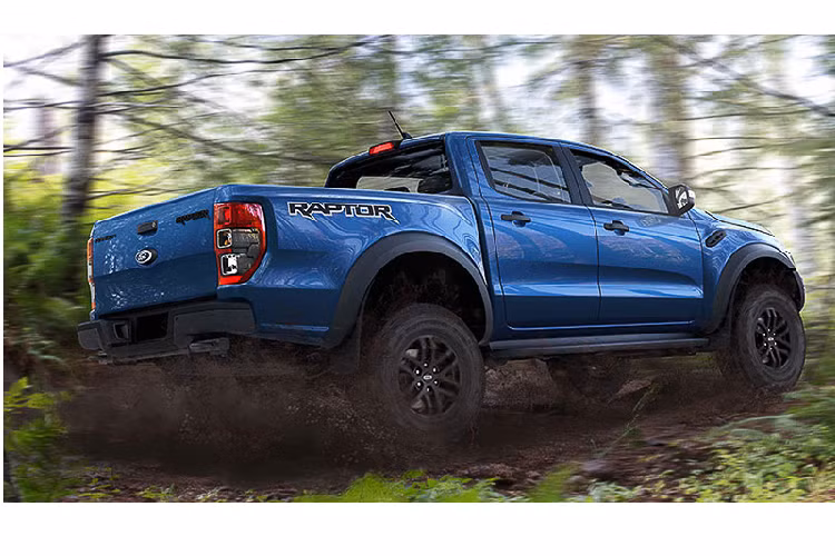 Giá xe Ford Ranger Raptor tại Thái từ tháng 2/2018 bán 1.699.000 baht (tương đương 1,3 tỷ đồng). Tuy nhiên, chưa rõ phiên bản 2019 của Ranger Raptor sẽ điều chỉnh giá bán như thế nào sau những nâng cấp này.