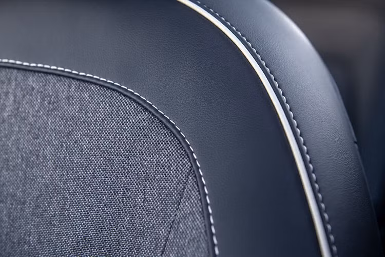 Các trang bị trên phiên bản cao cấp nhất bao gồm: Màu Denim ngoại thất riêng biệt, nóc sơn trắng tương phản và tùy chọn màu trên các bộ phận khác, màu denim nội thất riêng biệt với chất liệu hàng ghế trước pha giữa vải và da. Khách hàng có thể lựa chọn thay thế hoặc bổ sung tùy chọn trên phiên bản này cho gói SEL Premium. Tuy nhiên, cửa sổ trời không phải tùy chọn trên Denim.