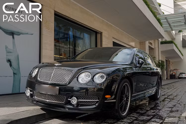 Hiện số lượng của những mẫu xe siêu sang Bentley Continental Flying Spur hiện khá nhiều tại Việt Nam, chính vì vậy một số chủ nhân đã quyết định tân trang lại ngoại thất thông qua những gói độ bodykit đắt giá và chiếc Bentley Continental Flying Spur độ Mansory trong bài là một ví dụ điển hình.