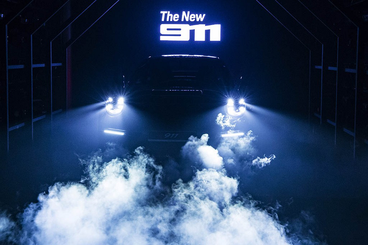 Toàn bộ thân xe được tái thiết kế nhằm giảm tối đa lực cản không khí, nhờ vào hệ thống kiểm soát tính khí động học chủ động như nan hướng gió làm mát và cánh gió sau đa vị trí. Cánh gió mới, rộng hơn 25% giúp tối ưu hóa khả năng phanh của mẫu xe này và rút ngắn khoảng cách phanh đến 1,5m.