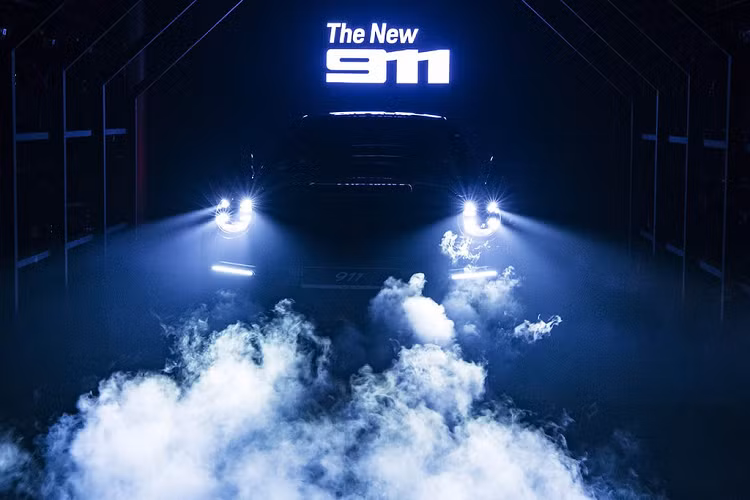 Toàn bộ thân xe được tái thiết kế nhằm giảm tối đa lực cản không khí, nhờ vào hệ thống kiểm soát tính khí động học chủ động như nan hướng gió làm mát và cánh gió sau đa vị trí. Cánh gió mới, rộng hơn 25% giúp tối ưu hóa khả năng phanh của mẫu xe này và rút ngắn khoảng cách phanh đến 1,5m.