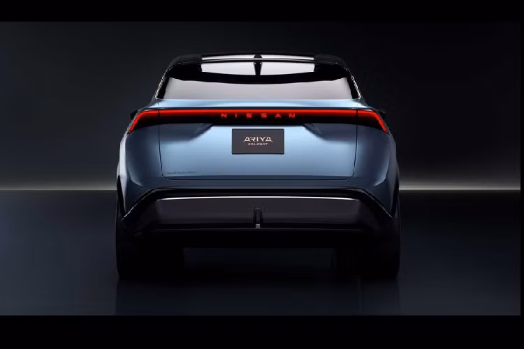 Về sức mạnh, chiếc xe điện concept sử dụng một cặp động cơ điện (chia đều ở mỗi trục), đem đến khả năng hiệu suất ấn tượng mặc dù Nissan không tiết lộ cụ thể các thông số kỹ thuật của xe. Ariya Concept cũng có các chế độ lái khác nhau phù hợp với nhiều môi trường lái xe và điều kiện thời tiết.