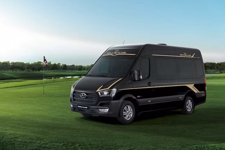 Sau màn chào sân tại triển lãm Vietnam Auto Expo 2018 tổ chức ở Hà Nội, thương hiệu NOBLE KLASSE đến từ Hàn Quốc đã có mặt tại thị trường Việt Nam với phong cách Hyundai Solati độ Limousine cao cấp và giới thiệu dòng sản phẩm Noble Klasse Solati S11 hoàn toàn mới.