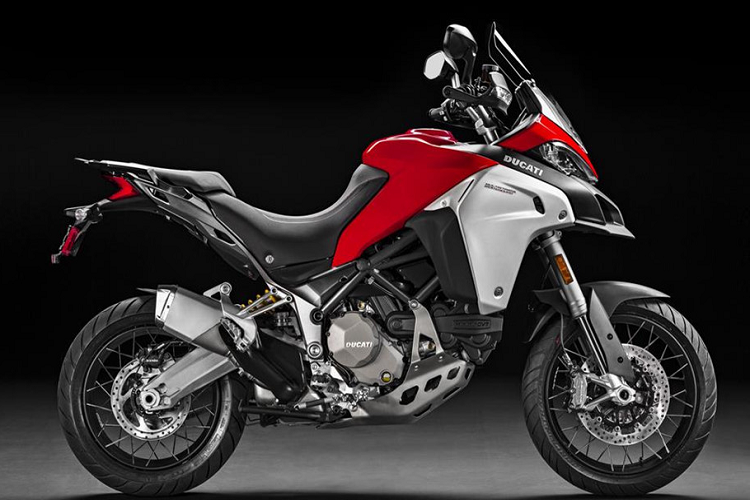 Multistrada 1200 là một mẫu xe gây “ngỡ ngàng” của Ducati, một hãng xe chuyên sản xuất những chiếc sportbike đầy sức mạnh. Multistrada là một mẫu xe adventure với yên xe mềm, tay lái cao, có thể dễ dàng thích ứng với mọi điều kiện đường sá, tạo cảm giác thoải mái, linh hoạt cho người ngồi trên xe. Multistrada sở hữu khối động cơ 1.198 cc, công suất tối đa 150 mã lực, mô-men xoắn cực đại 119 Nm. 