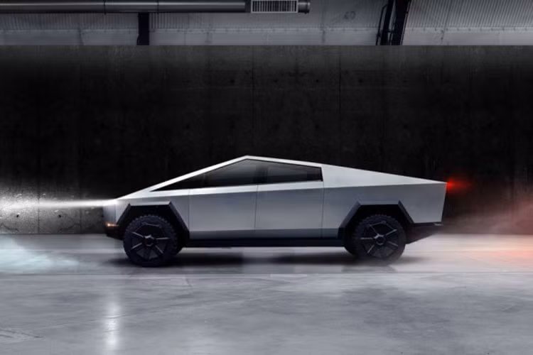 Có ý kiến cho rằng Cyber Roadrunner trông như những mẫu xe đến từ thế giới Cyberpunk, một khái niệm về thế giới giả tưởng trong tương lai. Tác giả cũng cho biết anh làm điều này không phải vì có ý chê bai thiết kế của chiếc bán tải điện Cybertruck, mà chỉ muốn kết hợp những ý tưởng của mình.