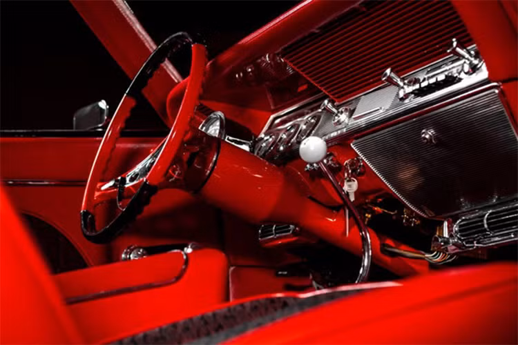 Đơn hàng được gửi tới Classic Car Investments, hãng xe mất tới gần 7 năm và hơn 5.000 giờ công lao động mới hoàn thành sản phẩm. Đổi lại, tín đồ trên đã phải chi hơn 500.000 USD (khoảng 1,16 tỷ đồng) để rước xe về.