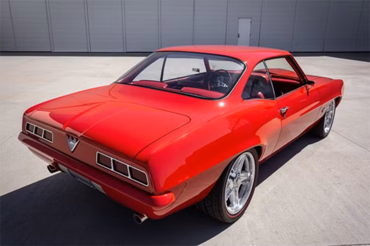 Còn có tên khác là Camaro Z/409, mẫu xe lấy cảm hứng từ bản phác thảo đăng trên tạp chí Hot Rod tháng 9/2009.