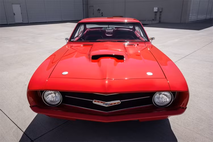 Dù mang kiểu dáng truyền thống, Chevrolet Camaro 1969 vẫn được trang bị hiện đại. Điển hình trong số này là hệ thống treo đa liên kết, đĩa phanh Wilwood, điều hòa nhiệt độ, và hệ thống âm thanh cao cấp.