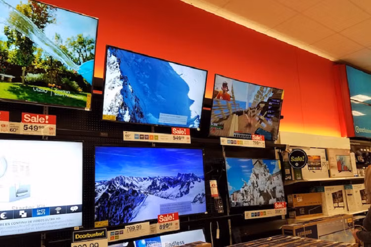 Cac thuong hieu dien thoai thong minh dang nhay sang lam TV