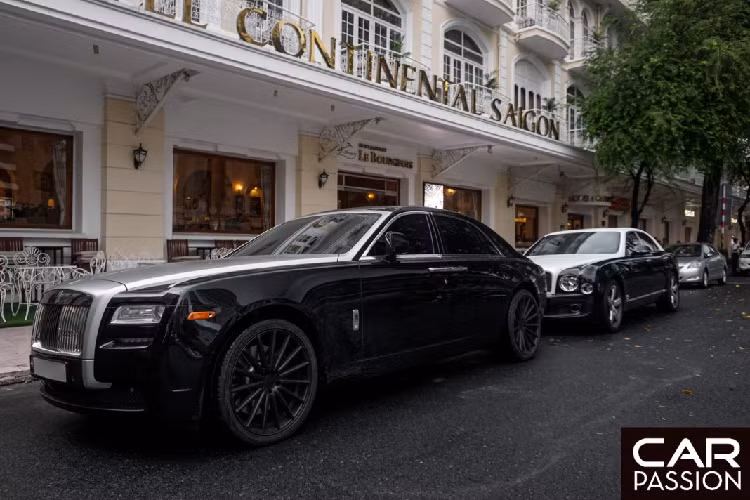 Tại thời điểm được mang về nước, giá xe Bentley Mulsanne Speed được chào bán chính hãng với mức hơn 20 tỷ đồng.