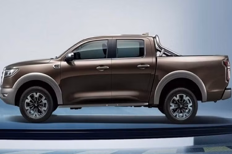 Mẫu xe bán tải Trung Quốc này cũng được lắp logo mới là một chữ P cách điệu. Chữ P này không chỉ hiện diện cho tên của xe "P Series" mà còn có nghĩa là “Power - Peak - Perfect” (Sức mạnh - Dẫn đầu - Hoàn hảo)