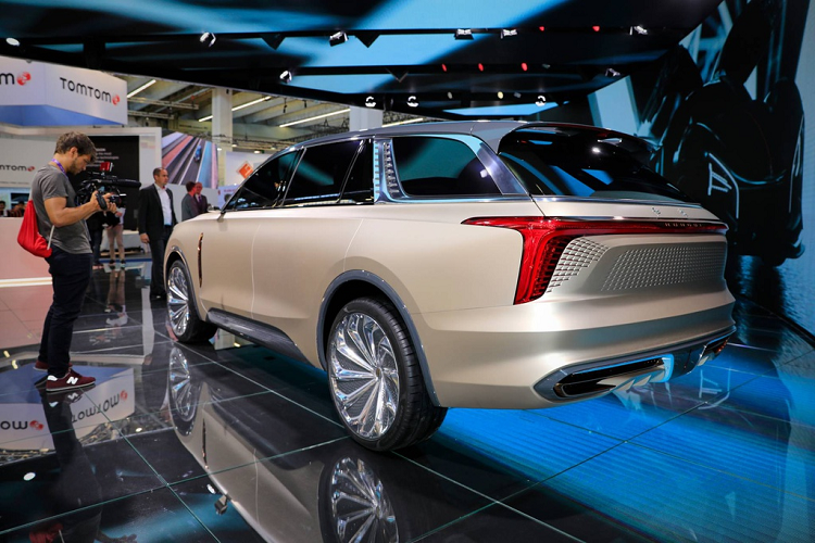 Xuất hiện tại triển lãm xe Frankfurt Motor Show 2019, E115 là SUV hạng sang không giống bất cứ mẫu xe Hongqi nào trước đây.