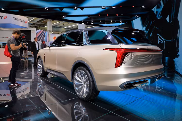 Xuất hiện tại triển lãm xe Frankfurt Motor Show 2019, E115 là SUV hạng sang không giống bất cứ mẫu xe Hongqi nào trước đây.