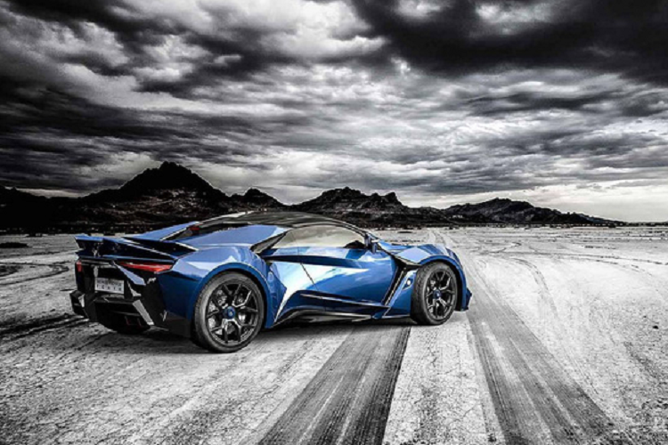 Sức mạnh truyền tới trục bánh sau qua hộp số ly hợp kép 7 cấp.