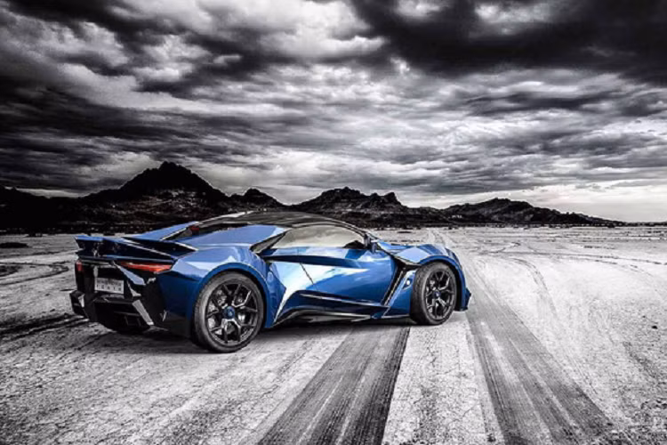 Sức mạnh truyền tới trục bánh sau qua hộp số ly hợp kép 7 cấp.