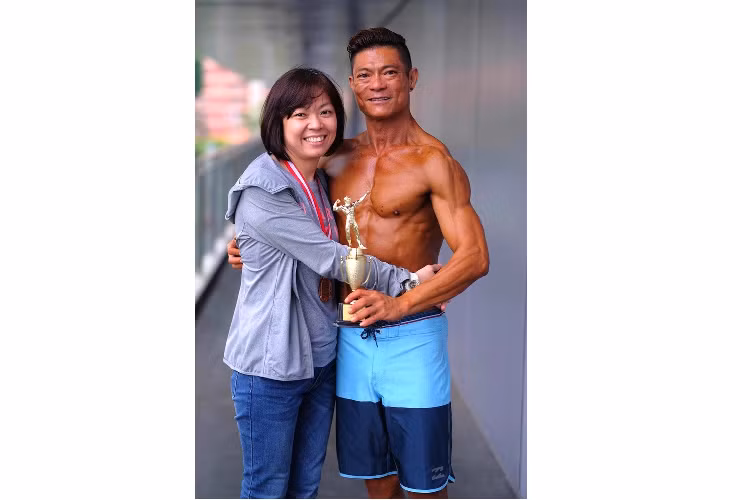 Sau lan dot quy suyt chet nguoi dan ong bong tro thanh van dong vien the hinh-Hinh-2