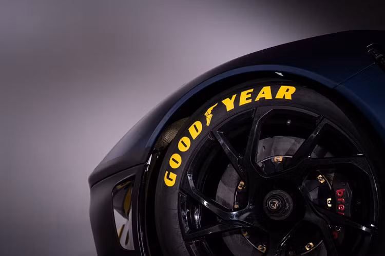 Chiếc xe đua của Brabham sẽ tranh tài trong một cuộc đua kéo dài 2 giờ Britcar Endurance Championship tại trường đua Brand Hatch vào ngày 9 và 10/11 tơi đây.