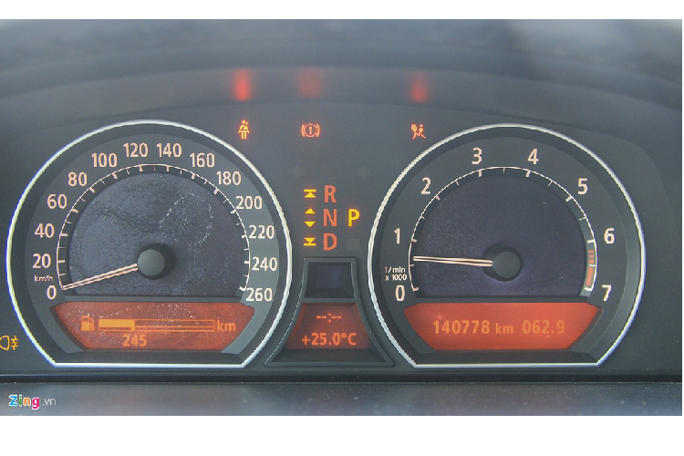 Chất lượng da còn rất tốt, không có dấu hiệu lão hoá hay rách. Màu sắc nguyên bản. Da vẫn giữ được độ căng, đàn hồi cần thiết. 