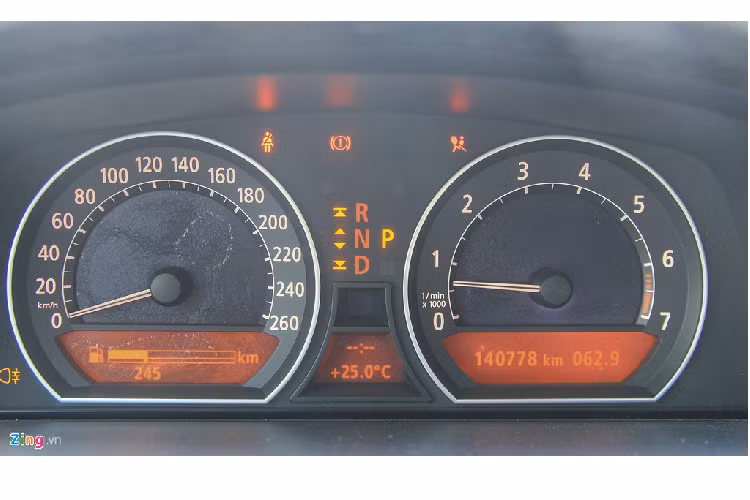 Chất lượng da còn rất tốt, không có dấu hiệu lão hoá hay rách. Màu sắc nguyên bản. Da vẫn giữ được độ căng, đàn hồi cần thiết. 