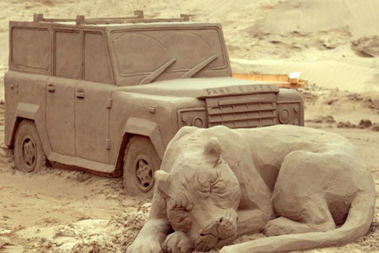 Một tác phẩm xe hơi bằng cátmang phong cách độc đáo.