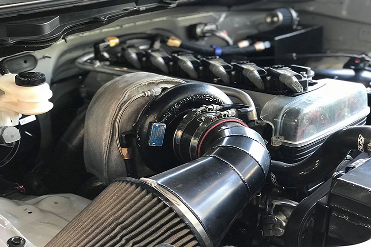 Trên thế giới, như nhiều động cơ JDM huyền thoại khác, động cơ Toyota 2JZ được chơi rất nhiều nên nó có lợi thế về mặt hỗ trợ parts để nâng cấp, duy trì và thay thế giúp các tuner dễ dàng tiếp cận và lựa chọn ‘’bài’’ để độ theo nhu cầu và mức chi phí có thể đáp ứng.