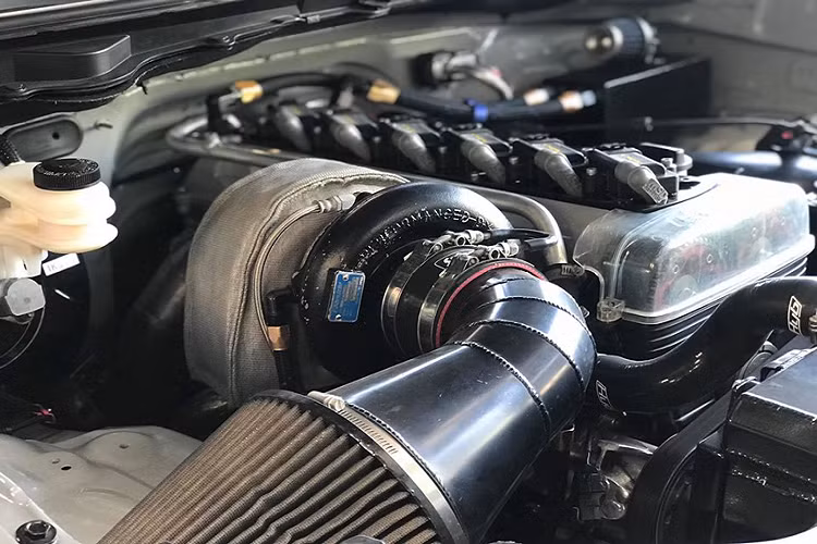 Trên thế giới, như nhiều động cơ JDM huyền thoại khác, động cơ Toyota 2JZ được chơi rất nhiều nên nó có lợi thế về mặt hỗ trợ parts để nâng cấp, duy trì và thay thế giúp các tuner dễ dàng tiếp cận và lựa chọn ‘’bài’’ để độ theo nhu cầu và mức chi phí có thể đáp ứng.