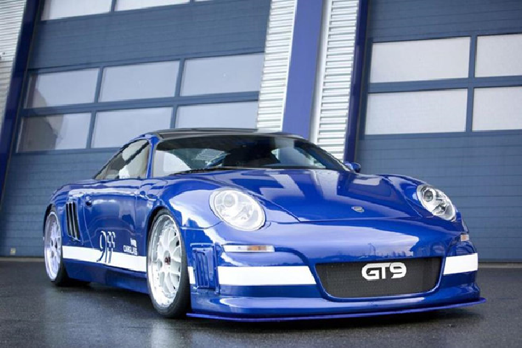 9ff GT9. 9ff từng là hãng độ xe Porsche có tiếng. Được sản xuất năm 2007, GT9 thực chất là chiếc 993 GT3 chỉnh sửa với động cơ 6 xi-lanh thẳng hàng cho công suất tới 1.120 mã lực, tốc độ tối đa 408 km/h.