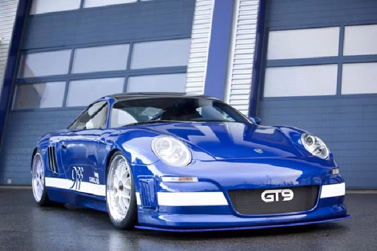 9ff GT9. 9ff từng là hãng độ xe Porsche có tiếng. Được sản xuất năm 2007, GT9 thực chất là chiếc 993 GT3 chỉnh sửa với động cơ 6 xi-lanh thẳng hàng cho công suất tới 1.120 mã lực, tốc độ tối đa 408 km/h.