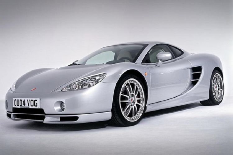 Ascari KZ1. Siêu xe sản xuất tại Anh, đặt theo tên viết tắt của nhà sáng lập Klaas Zwart. KZ1 sử dụng động cơ BMW S62 V8 của E39 BMW 5 Series, cho công suất 500 mã lực tại 7.000 vòng/phút và mô-men xoắn 550 Nm tại 4.500 vòng/phút. Xe tăng tốc 0-96 km/h trong 3,7 giây, 0-200 km/h trong 11,8 giây. Trước KZ1, Ascari Cars còn có siêu xe Ascari A10 cũng rất mạnh mẽ. 