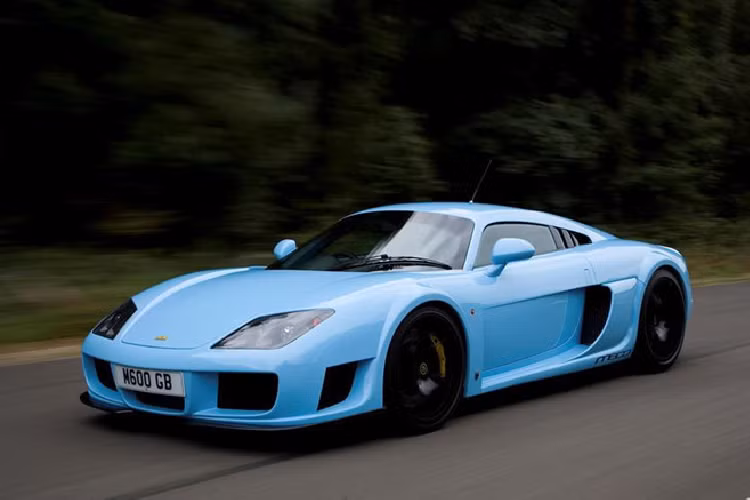 Noble M600. Được sản xuất bởi một hãng xe nhỏ tại Anh, Noble M600 sử dụng động cơ V8 tăng áp kép của Volvo cho công suất 650 mã lực và mô-men xoắn 819 Nm tại 3.800 vòng/phút. Siêu xe tăng tốc 0-96 km/h trong 2,9 giây, 0-160 km/h trong 6,5 giây và 0-322 km/h trong 29,8 giây.