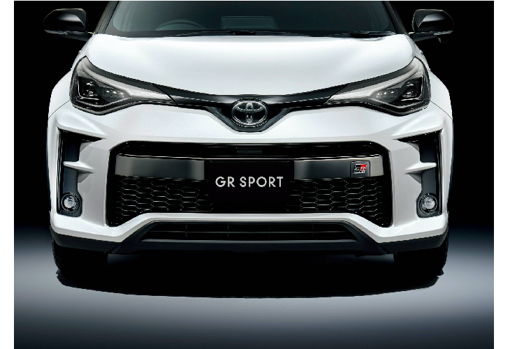 Về an toàn, C-HR facelift sẽ sở hữu gói trang bị Toyota Safety Sense bao gồm: trợ lái, phanh tự động khẩn cấp, điều khiển hành trình thích ứng và hỗ trợ giữ làn đường. Ngoài ra còn có các tùy chọn gồm chức năng hạn chế đạp nhầm ga, camera 360, hỗ trợ phanh tự động khi gặp chướng ngại vật/ người đi đường sau xe.