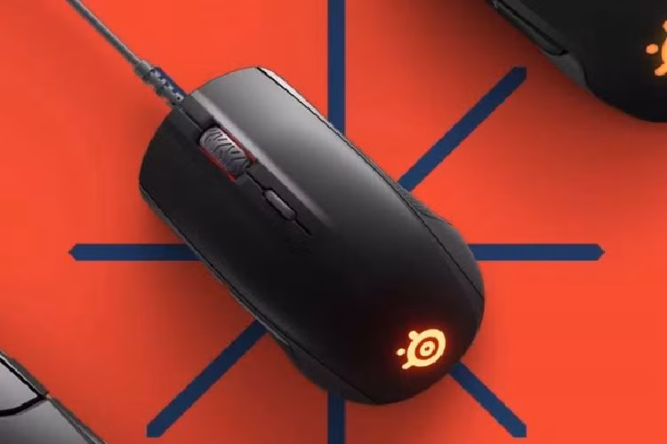SteelSeries Rival 110 (990.000 đồng) - SteelSeries Rival 110 có thiết kế đối xứng, trọng lượng vừa phải, phù hợp với đa số người dùng. Nó sử dụng cảm biến TrueMove1, hỗ trợ tối đa 7.200 DPI. Mức DPI này hỗ trợ tốt mọi nhu cầu chơi game yêu cầu thao tác nhanh như các trò chơi FPS. Dù là một sản phẩm tầm trung nhưng mẫu chuột này lại chỉ được trang bị phần dây kết nối bằng cao su, không bọc dây vải để tăng độ bền.