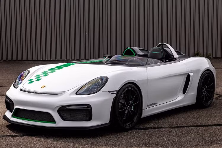  Porsche 909 Bergspyder là mẫu xe đua có thiết kế nhỏ gọn, không mui xe được Porsche phát triển dành cho các cuộc đua tính thời gian vào những năm 1968.