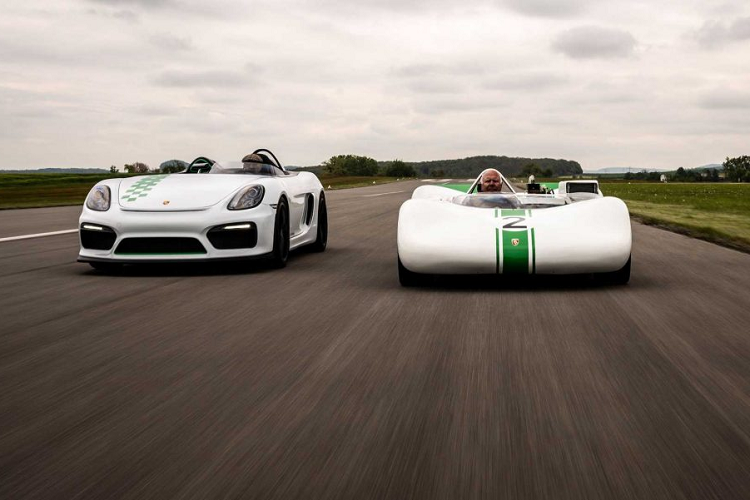 Lý do khiến bản concept này không được Porsche đưa vào là do thiết kế của xe sẽ không thể hợp pháp lăn bánh tại một số quốc gia, gây ảnh hưởng đến doanh số của mẫu xe này. Nếu muốn tận mắt chứng kiến phiên bản hiện đại của 909 Bergspyder cùng chính mẫu xe đua này, hãng xe thể thao Porsche sẽ trưng bày hai mẫu xe này tại bảo tàng Porsche đến tháng 9, trong khuôn khổ triển lại “Colours of Speed”.