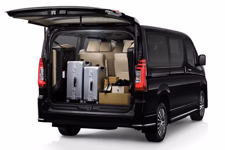 Về công nghệ, mẫu xe MPV Toyota Majesty mới được cung cấp với một loạt tính năng an toàn theo tiêu chuẩn, như hỗ trợ phanh ABS, EBD, BA, VSC, vi sai chống trượt điện tử, hỗ trợ leo dốc, phát tín hiệu dừng khẩn cấp và hệ thống giám sát áp suất lốp.