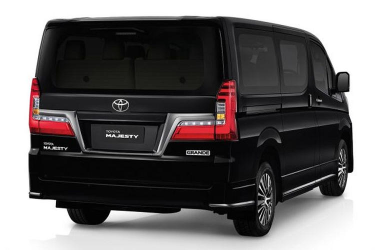 Tại Úc, Toyota Majesty 2020 mới được bán ra với tên gọi Granvia, mẫu xe van cao cấp của Nhật được xây dựng dựa trên thế hệ mới nhất của xe van Toyota Hiace - ra mắt lần đầu tiên hồi đầu năm nay. Như đã nói, phiên bản phổ thông của Majesty là Commuter, mẫu xe này được phân thành hai kiểu: Normal/Standard Roof và Long/High Roof, với kích thước dài x rộng x cao là 5.265 x 1.950 x 1.990 mm (chiều dài cơ sở 3.210 mm). Majesty được phát triển từ bản Standard Roof.