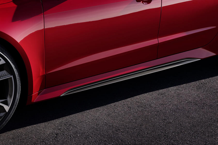 Hệ thống truyền động được kết hợp với hệ thống hybrid nhẹ 48 volt trong khi khách hàng có thể lựa chọn những thứ như hệ thống lái 4 bánh xe để linh hoạt hơn.