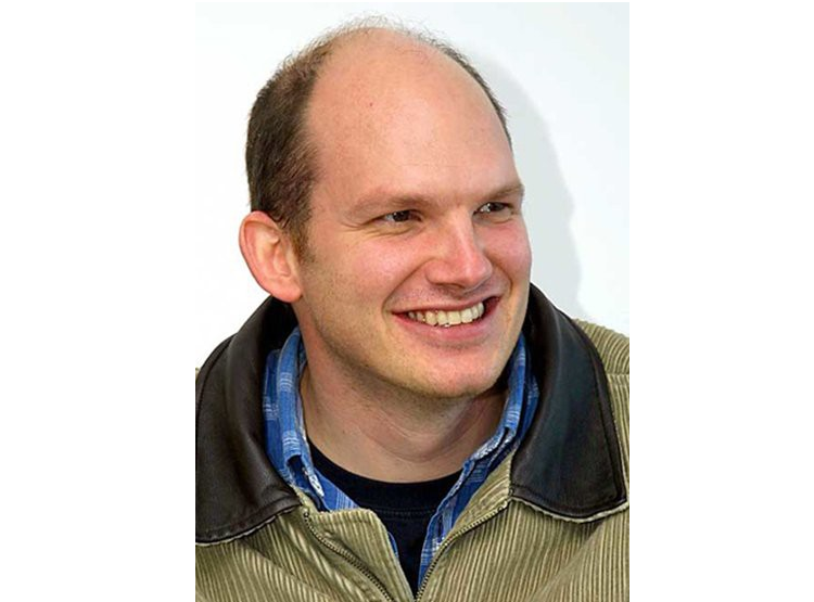 Cuu lanh dao Siri roi Apple, chuyen sang AI cua Microsoft