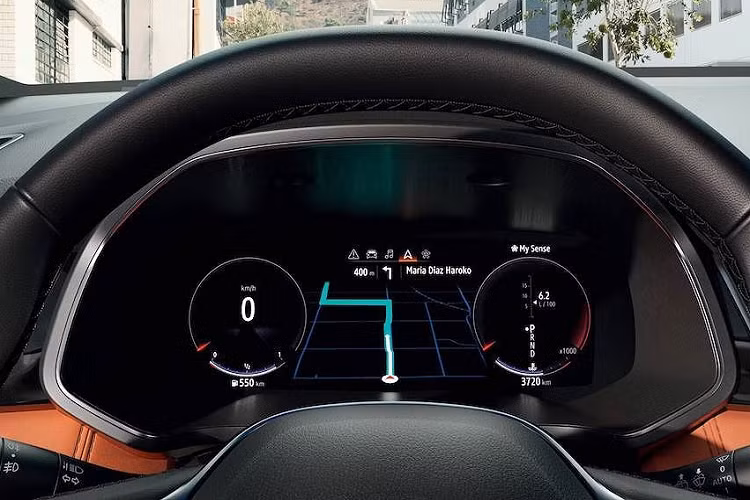 Chiếc crossover này sẽ được hưởng lợi từ công nghệ E-Tech Plug-in hybrid vào năm 2020. Về cơ bản tương tự như Clio mới, hệ động lực lai này cho phép Captur có tầm hoạt động lên đến 45km chỉ chạy điện, với tốc độ tối đa 135km/h. Hệ thống này kết hợp động cơ xăng 1.6 lít với hai động cơ điện và bộ pin 9,8 kWh.