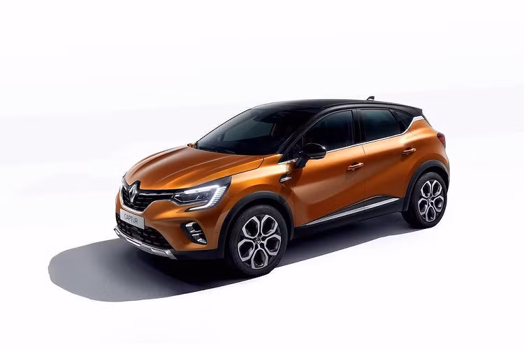 Giống như ở nhiều thị trường khác trên Thế giới hiện nay, phân khúc SUV/crossover hạng B. Vốn đã có rất nhiều sự lựa chọn khác nhau, phân khúc này gần đây lại càng có tính cạnh tranh gay gắt hơn với sự xuất hiện của nhiều đối thủ mới như Ford Puma. Là một "cựu binh" khi đã ra mắt lần đầu từ năm 2013, mẫu xe giá rẻ Renault Captur buộc phải thay đổi toàn diện để có thể "so găng" với những mẫu xe này.