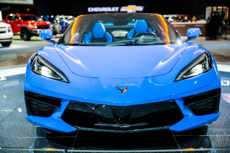 Sau khi được biết mức giá xe Chevrolet Corvette C8 2020 bán lẻ khuyến nghị của nhà sản xuất (MSRP), đã có nhiều người nghi ngờ rằng mức giá khởi điểm thấp chỉ là một chiêu trò marketing để tạo nên cơn sốt cho sản phẩm mới, rồi sau đó Chevy sẽ nâng mức giá lên.
