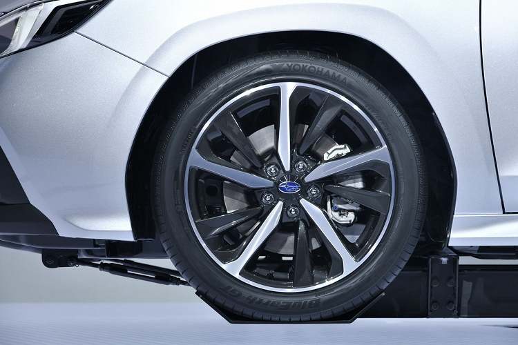 Bên cạnh đó, trong trường hợp xảy ra tai nạn đáng tiếc, hệ thống thông báo va chạm tự động (Advanced Automatic Collision Notification; AACN) sẽ tự động được kích hoạt ngay lập tức và gửi cảnh báo đến người điều hành nhằm liên hệ với các dịch vụ cứu hộ để hỗ trợ người lái.