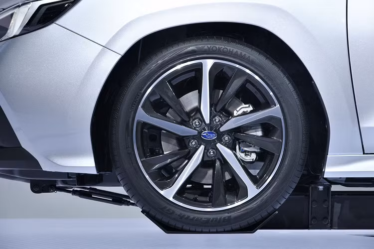 Bên cạnh đó, trong trường hợp xảy ra tai nạn đáng tiếc, hệ thống thông báo va chạm tự động (Advanced Automatic Collision Notification; AACN) sẽ tự động được kích hoạt ngay lập tức và gửi cảnh báo đến người điều hành nhằm liên hệ với các dịch vụ cứu hộ để hỗ trợ người lái.