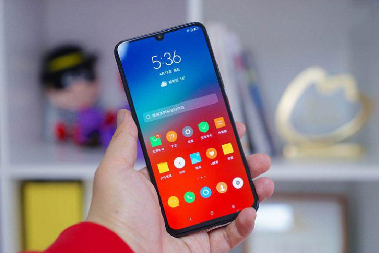 Cuối cùng là mẫu smartphone Lenovo Z6 Pro (từ 420 USD) - Máy được trang bị hệ thống 4 camera sau gồm cảm biến chính có độ phân giải 48 MP, một camera góc siêu rộng 16 MP, một ống kính telephoto 8 MP hỗ trợ zoom 5x và cảm biến ToF 2 MP.