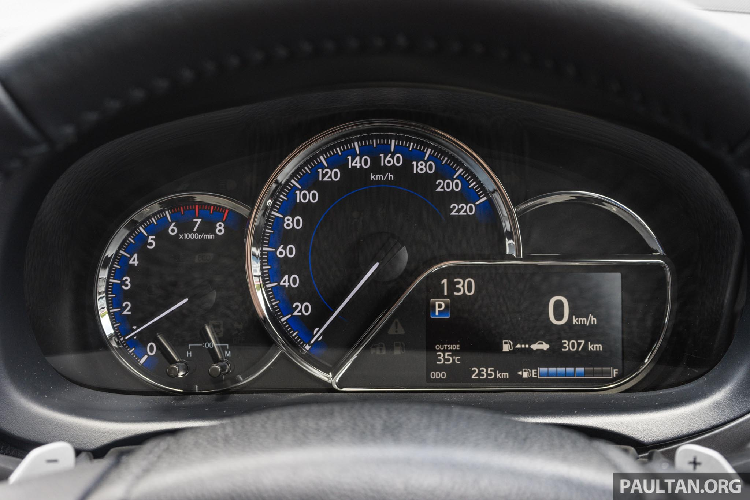 Bên cạnh đó, đồng hồ hỗ trợ lái sẽ được tích hợp thêm màn hình thông tin TFT tương tự như Vios đang bán ra tại Malaysia. Để cắt giảm giá thành, người mua có thể tùy chọn trang bị an toàn 03 hoặc 07 túi khí.