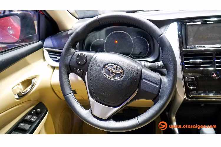 Toyota Vios được mệnh danh là “xe quốc dân” khi nó là dòng xe bán chạy nhất trong phân khúc sedan hạng B. Tuy nhiên trong thời gian gần đây, Vios bị “vượt mặt” bởi đối thủ không cùng phân khúc – Mitsubishi Xpander.