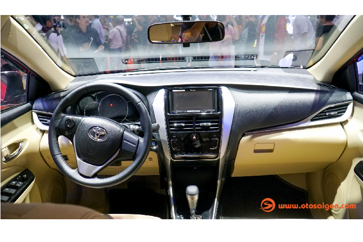 Mẫu MPV 7 chỗ cỡ nhỏ của Mitsubishi hiện đang có giá bán trong tầm giá của Toyota Vios, Xpander trở thành một lựa chọn mới của số đông, khi có nhiều chỗ ngồi hơn Vios – đánh đúng vào tâm lý mua xe chuộng nhiều chỗ của người Việt, đáp ứng cho nhiều nhu cầu mua xe phục vụ cho gia đình &amp; chạy dịch vụ, bên cạnh kiểu dáng thiết kế đẹp mắt đi cùng với mức giá hợp lý chính là những yếu tố giúp Xpander thành công.