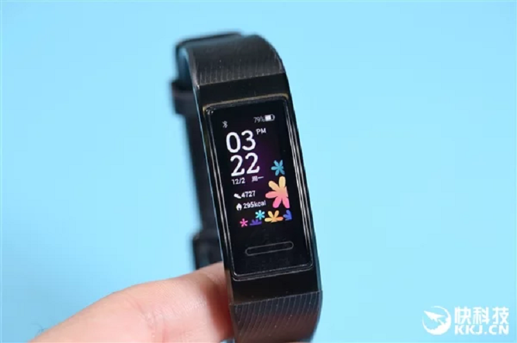 Huawei Band 4 Pro ra mat voi nhieu tinh nang the thao noi bat-Hinh-4